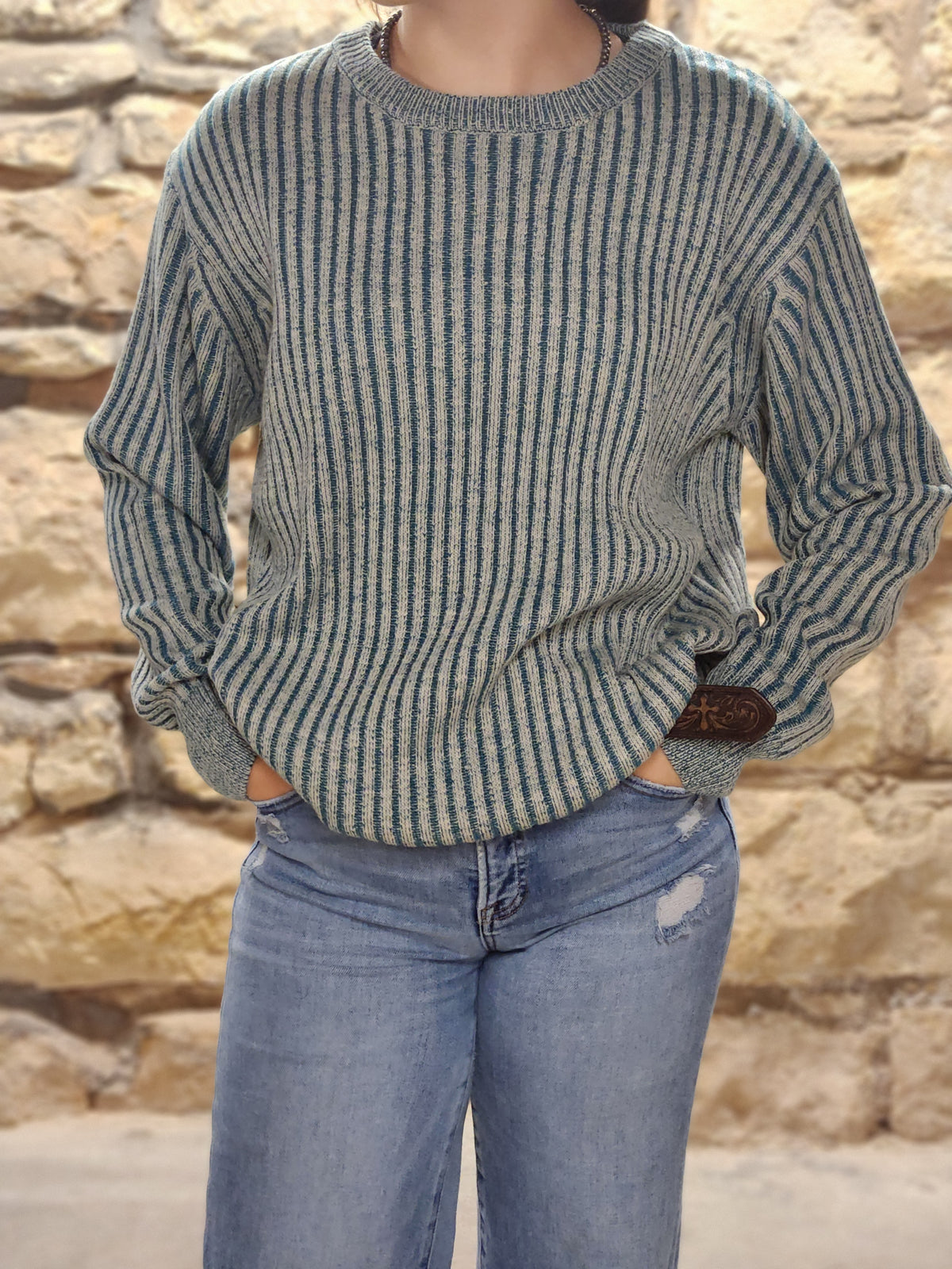 CURVED HEM 2-TONE SWEATER