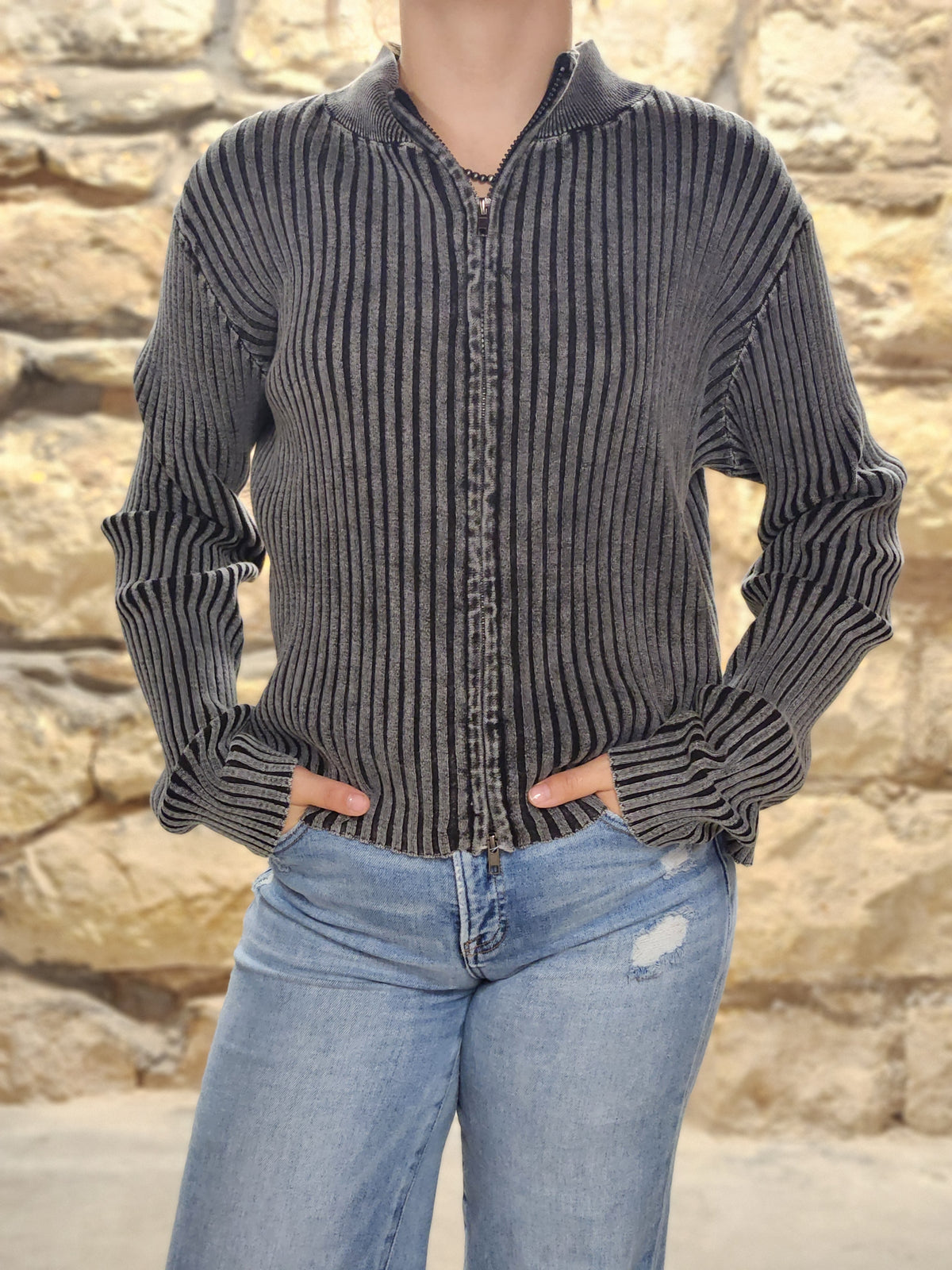 RAISED RIBBED LONG SLEEVE ZIP SWEATER