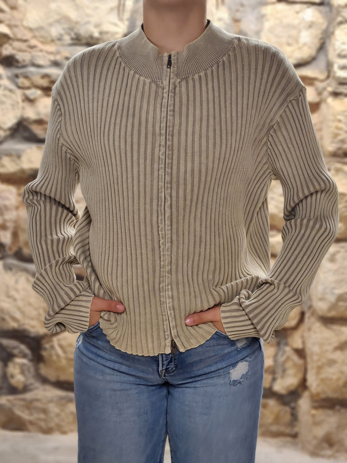 RAISED RIBBED LONG SLEEVE ZIP SWEATER